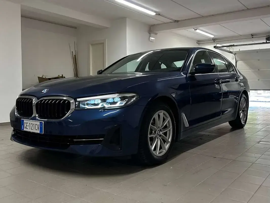 Usata BMW 520 Efficient Dynamics 190 CV (139 kW) 2021 Blu/azzurro Berlina