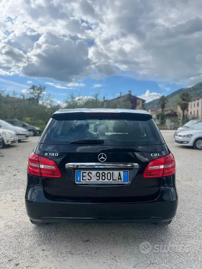 Usata Mercedes B180 109 CV (80 kW) 2014 Nero Utilitaria