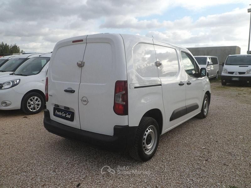Usata Opel Combo 101 CV (74 kW) 2021 Bianco Monovolume