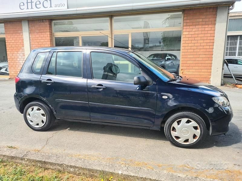 Usata Mazda 2 75 CV (55 kW) 2005 Nero Utilitaria