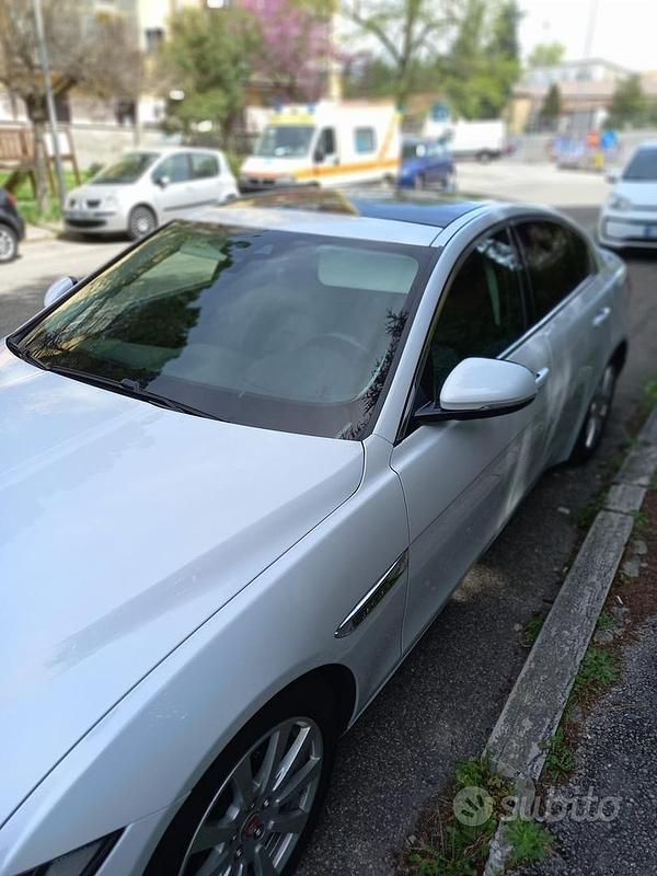 Usata Jaguar XE Prestige 180 CV (132 kW) 2015 Bianco Berlina