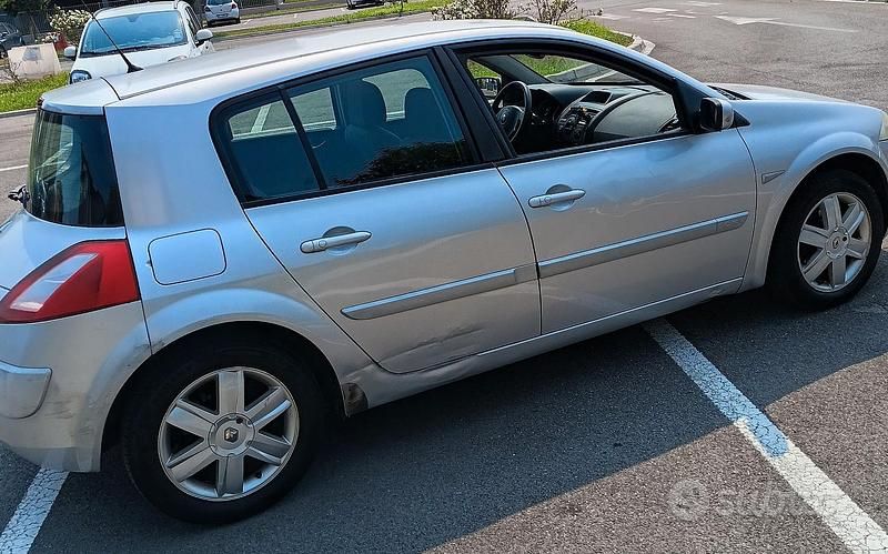 Usata Renault Mégane II 113 CV (83 kW) 2005 Grigio Berlina