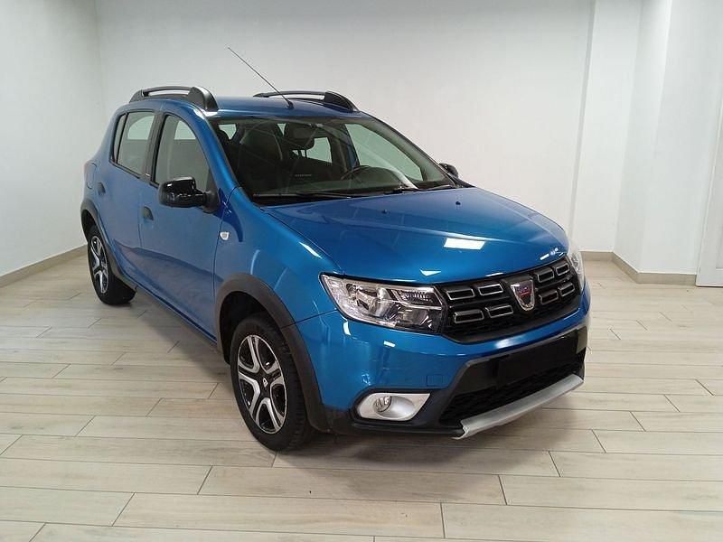 Blu Usata 2018 Dacia Sandero Comfort Due volumi | 9900 € (Cara) - Immagine 1/4