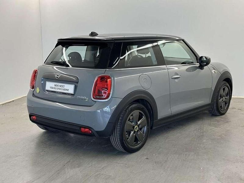 Usata Mini Cooper SE 160 kW (218 CV) 2021 Moonwalk grey metallic Utilitaria