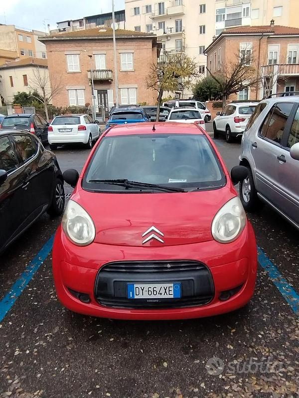 Rosso Usata 2009 Citroën C1 Due volumi | 2900 € (Buon prezzo) - Immagine 1/4