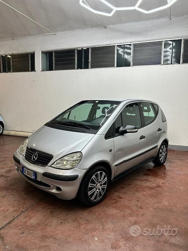 Grigio Usata 2003 Mercedes A140 Tre volumi | 1000 € (Buon prezzo) - Immagine 1/4