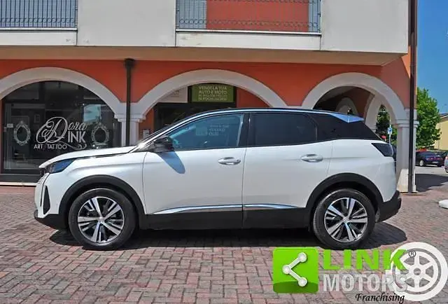 Usata Peugeot 3008 Allure 131 CV (96 kW) 2022 Bianco SUV