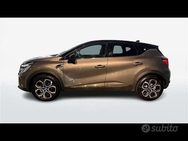 Usata Renault Captur Intens 101 CV (74 kW) 2023 Grigio chiaro SUV