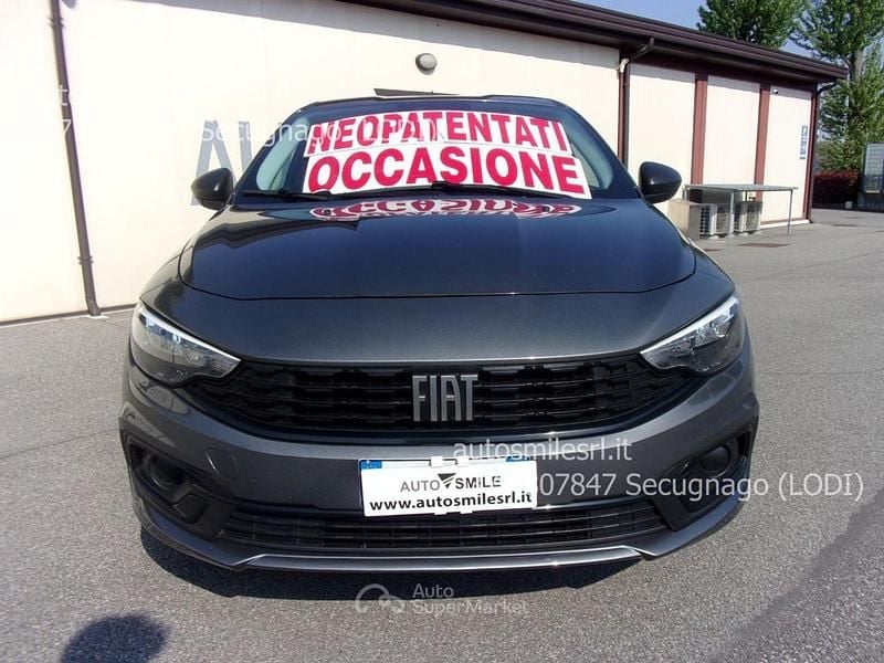 Usata Fiat Tipo 101 CV (74 kW) 2023 Grigio scuro Berlina