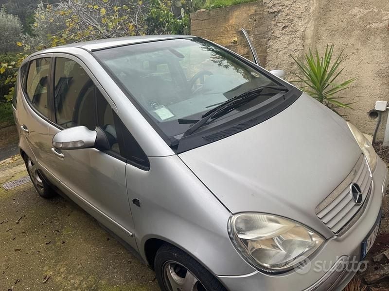 Grigio Usata 2003 Mercedes A170 Avantgarde Utilitaria | 2000 € (Buon prezzo) - Immagine 1/4