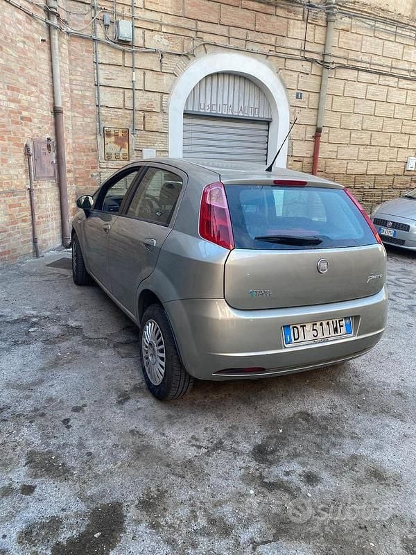 Usata 2009 Fiat Grande Punto Due volumi | 1000 € (Super prezzo) - Immagine 1/4