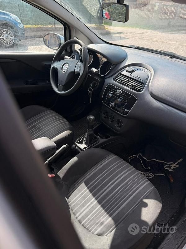 Usata Fiat Punto 75 CV (55 kW) 2011 Grigio Utilitaria