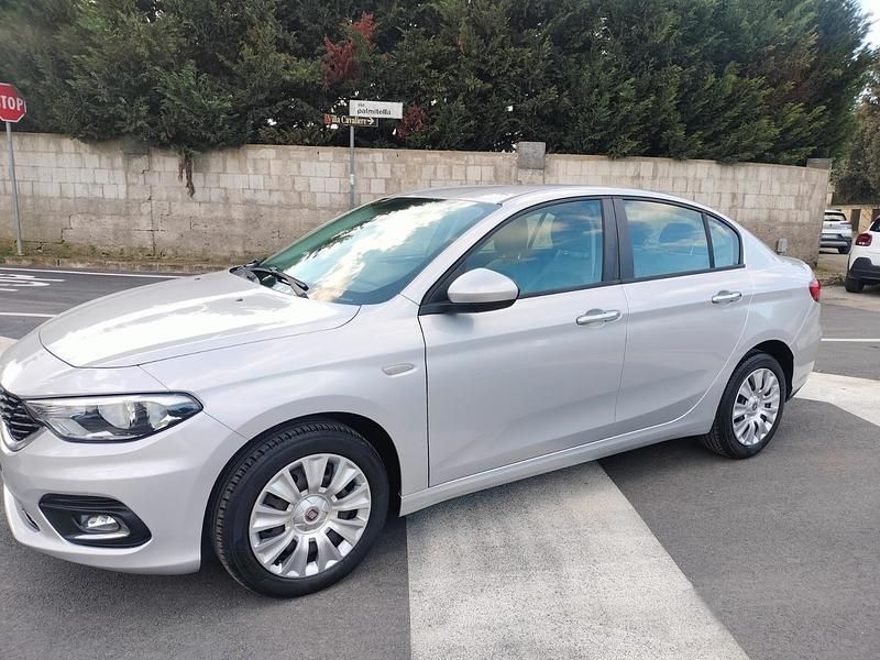 Usata Fiat Tipo Lounge 95 CV (69 kW) 2018 Argento Berlina