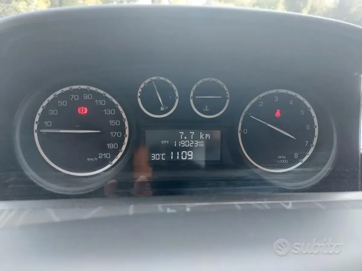Usata Lancia Ypsilon 69 CV (50 kW) 2013 Viola Utilitaria