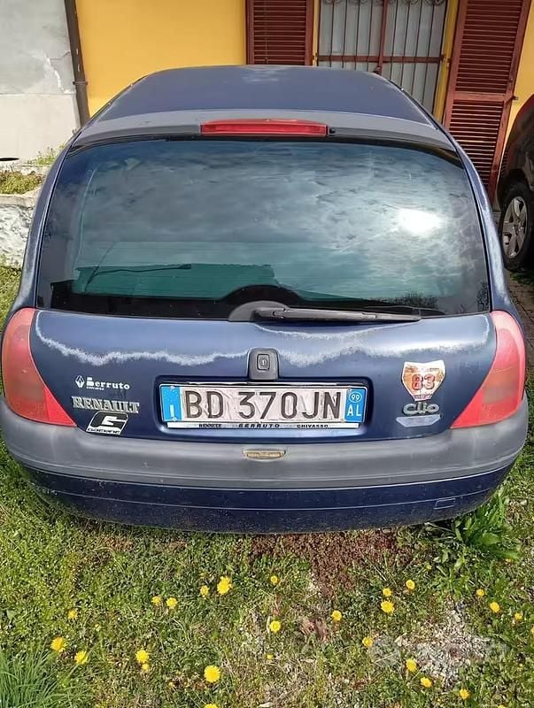 Usata Renault Clio 58 CV (42 kW) 1999 Blu Berlina