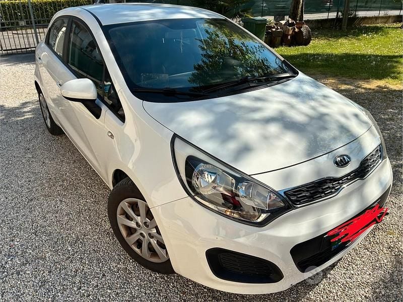 Usata Kia Rio 85 CV (62 kW) 2011 Bianco Berlina