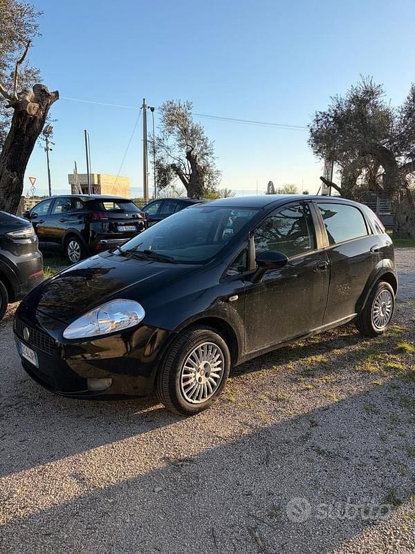 Usata Fiat Punto Easy 77 CV (56 kW) 2012 Nero Utilitaria