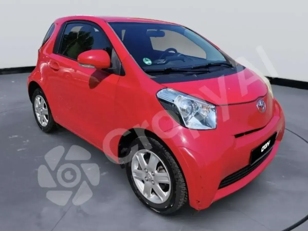 Usata Toyota iQ Sol 68 CV (50 kW) 2009 Rossa Utilitaria