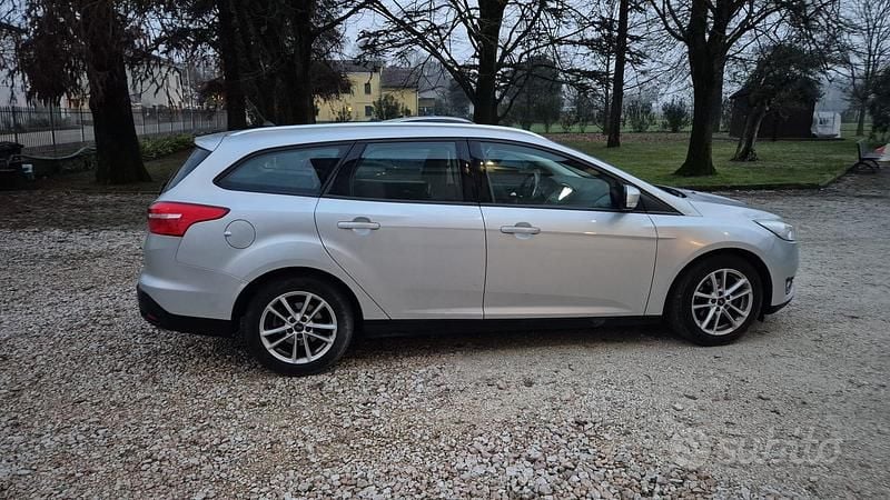 Usata Ford Focus 120 CV (88 kW) 2017 Grigio Station wagon