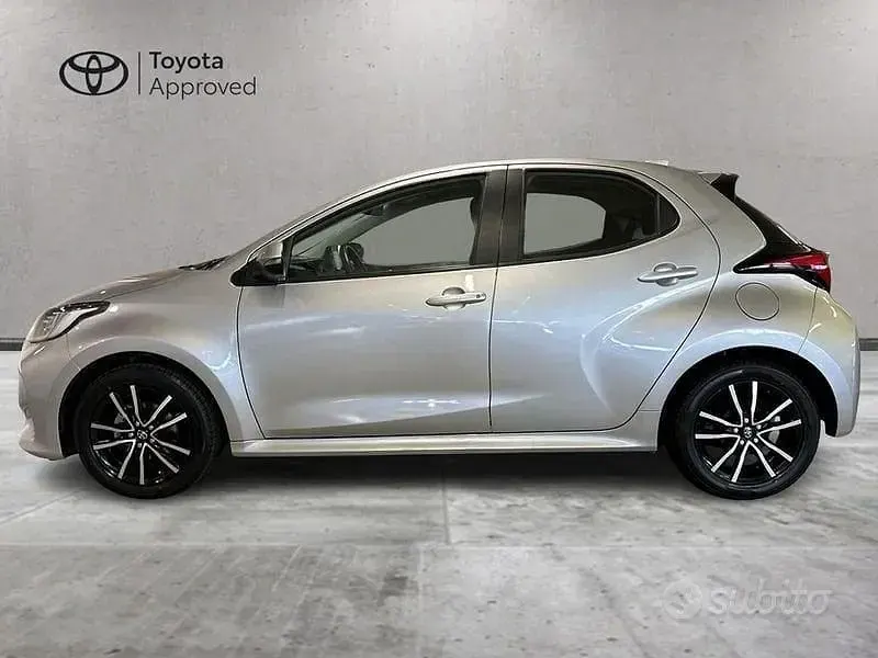 Usata Toyota Yaris Trend 72 CV (52 kW) 2022 Grigio Utilitaria