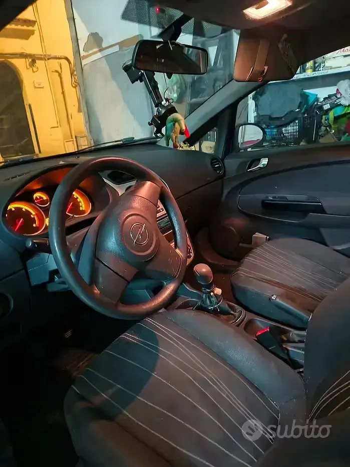 Usado Opel Corsa 75 HP (55 kW) 2007 Cinzento Citadino