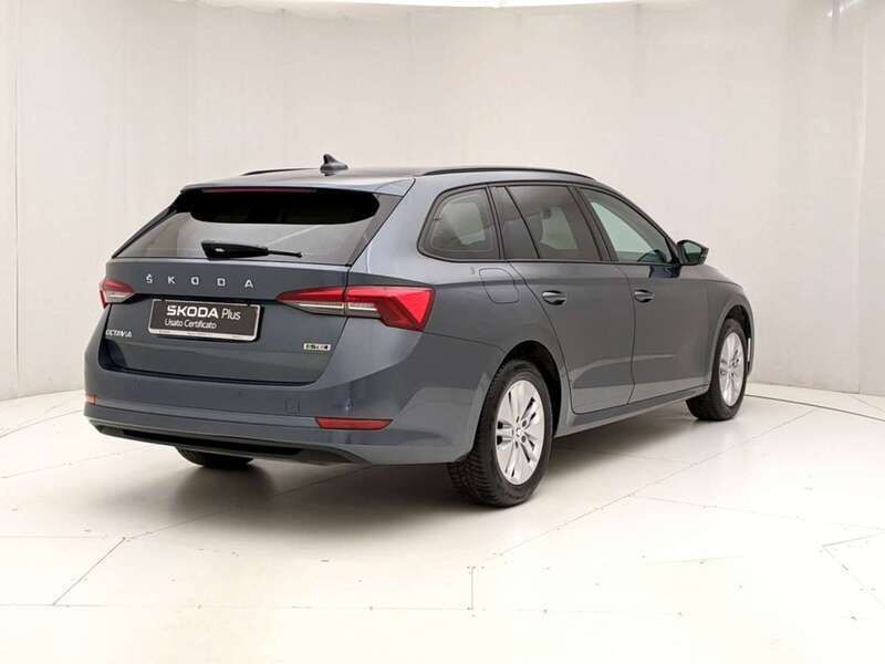Usado Skoda Octavia G-TEC Executive 131 CV (96 kW) 2021 Gris Familiar