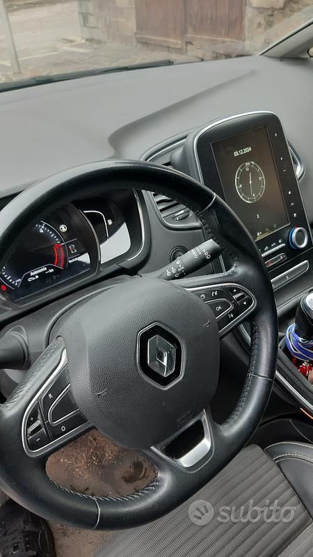 Usata 2017 Renault Scénic IV Monovolume | 13.500 € (Cara) - Immagine 1/4