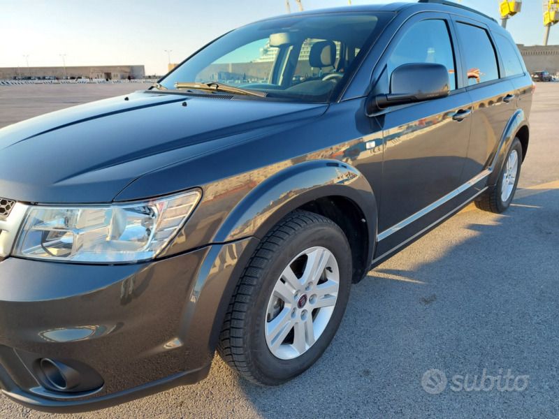 Grigio Usata 2014 Fiat Freemont SUV | 7500 € (Cara) - Immagine 1/4