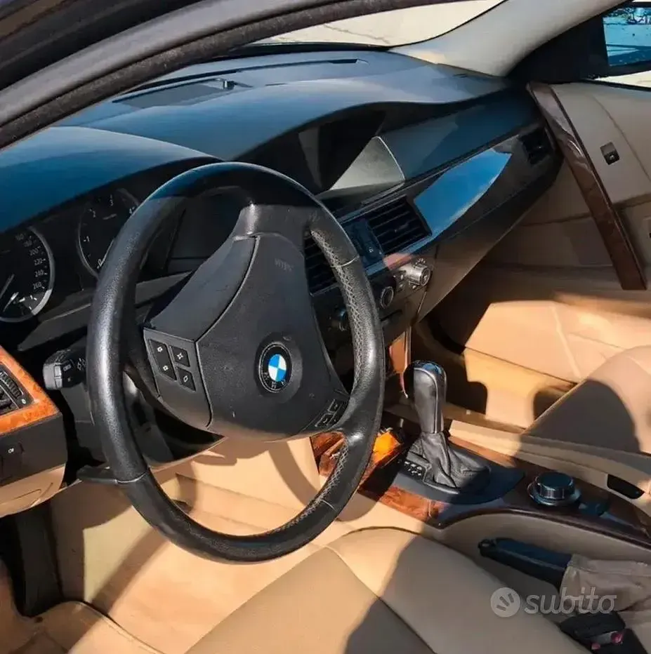 Usata BMW 520 177 CV (130 kW) 2007 Nero Utilitaria