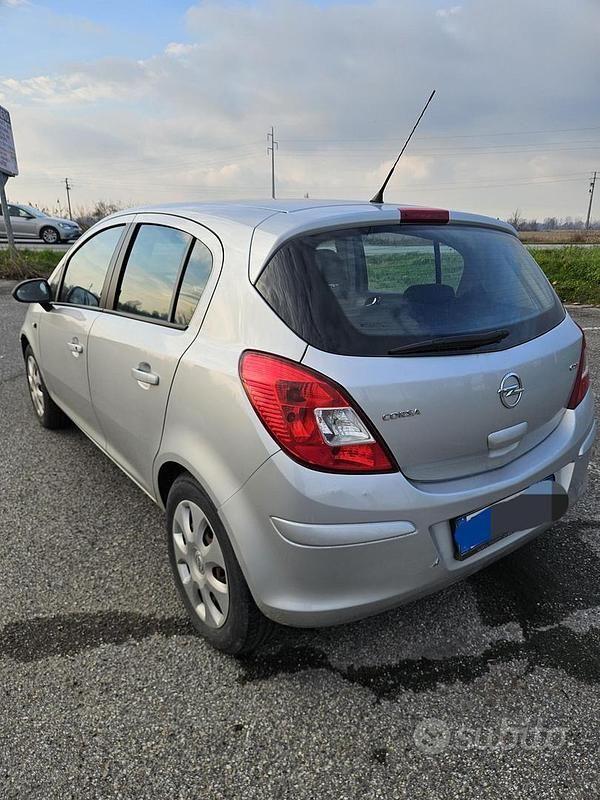 Usata Opel Corsa 75 CV (55 kW) 2013 Grigio Utilitaria