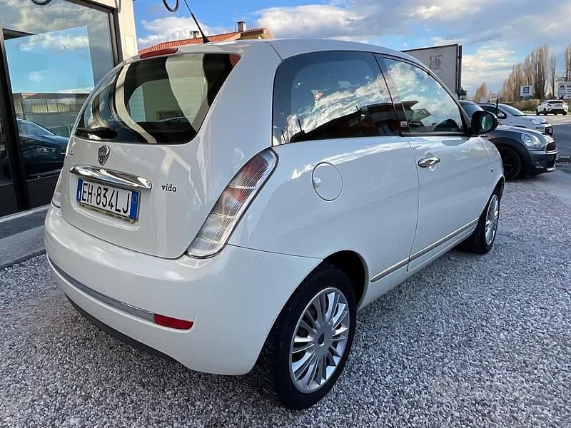 Usata Lancia Ypsilon 69 CV (50 kW) 2011 Bianco Utilitaria