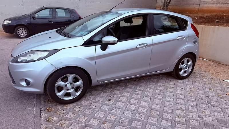 Second-hand Ford Fiesta 82 CP (60 kW) 2011 Gri Hatchback