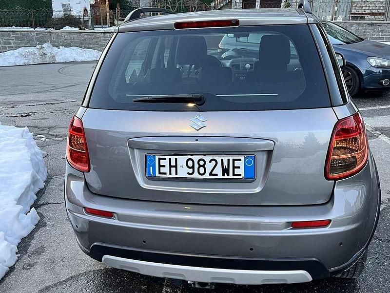 Second-hand Suzuki SX4 GLX 135 CP (99 kW) 2011 SUV