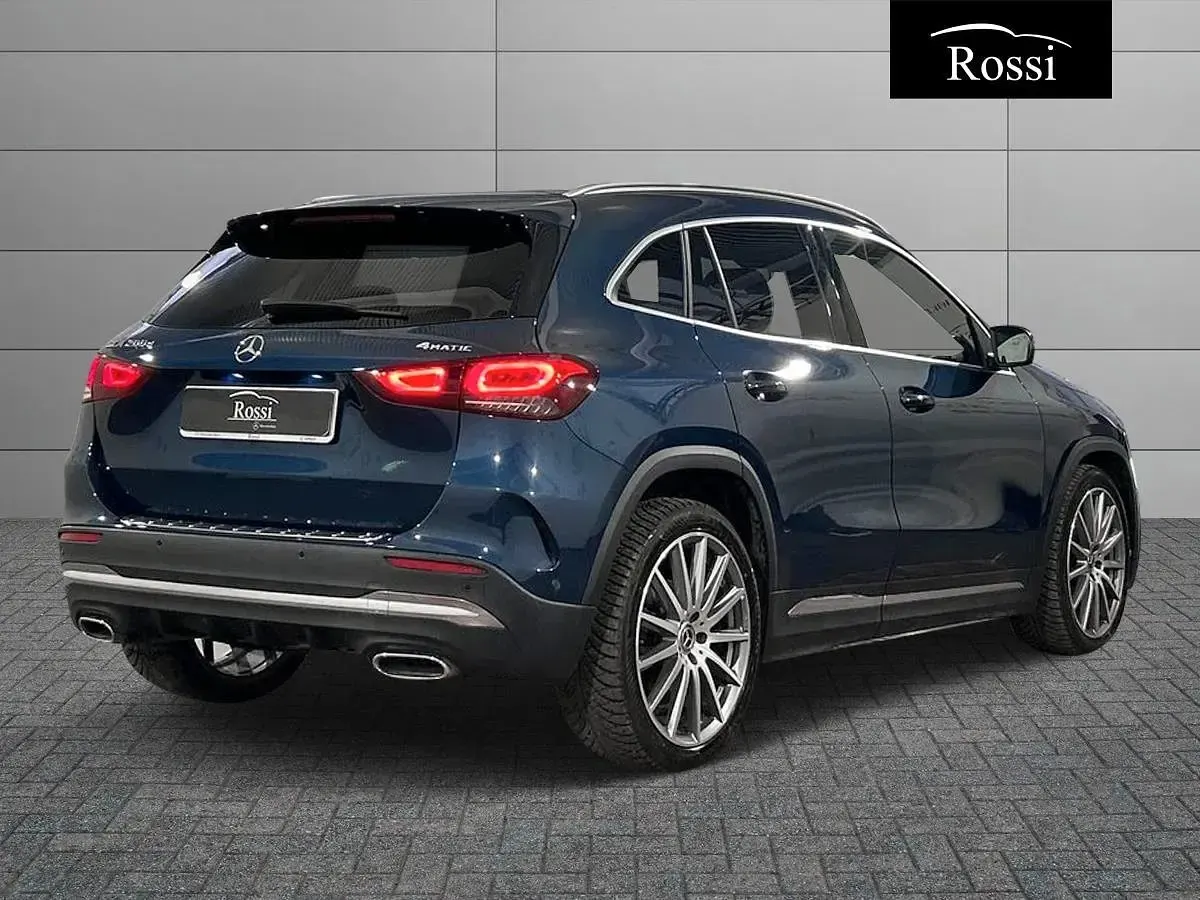 Usata Mercedes GLA200 150 CV (110 kW) 2023 Blu metallizzato SUV