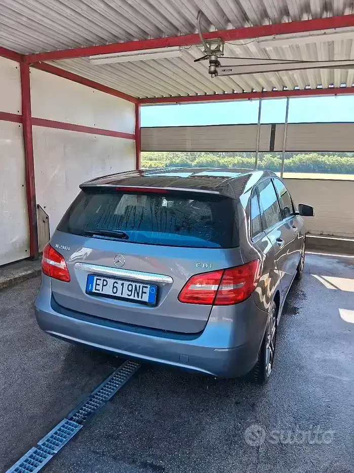 Usata Mercedes B200 140 CV (102 kW) 2013 Grigio Utilitaria