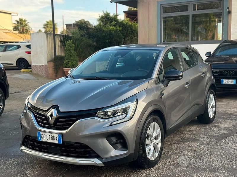Grigio Usata 2021 Renault Captur Intens SUV | 15.200 € (Buon prezzo) - Immagine 1/4