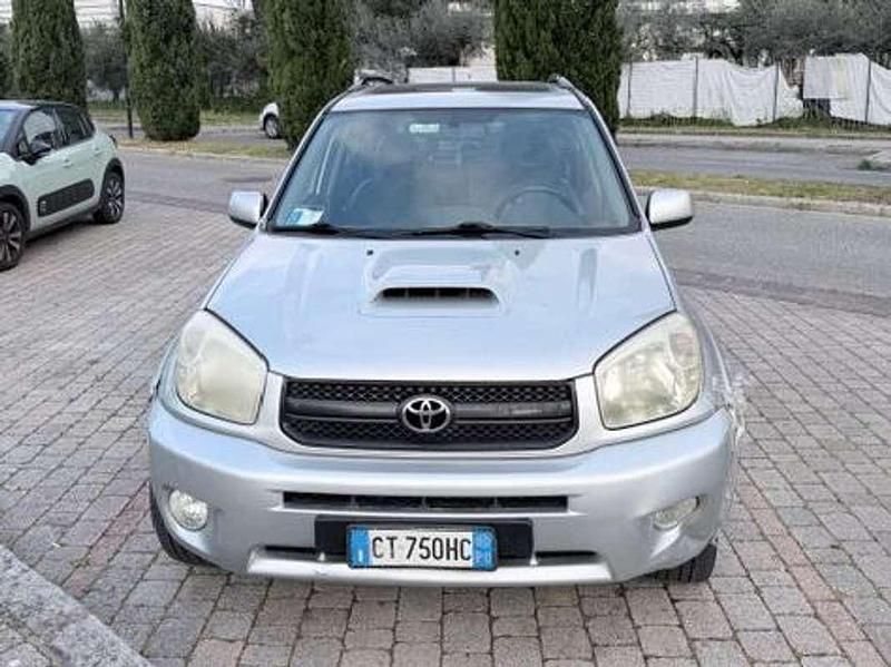 Usata Toyota RAV4 116 CV (85 kW) 2004 Argento SUV
