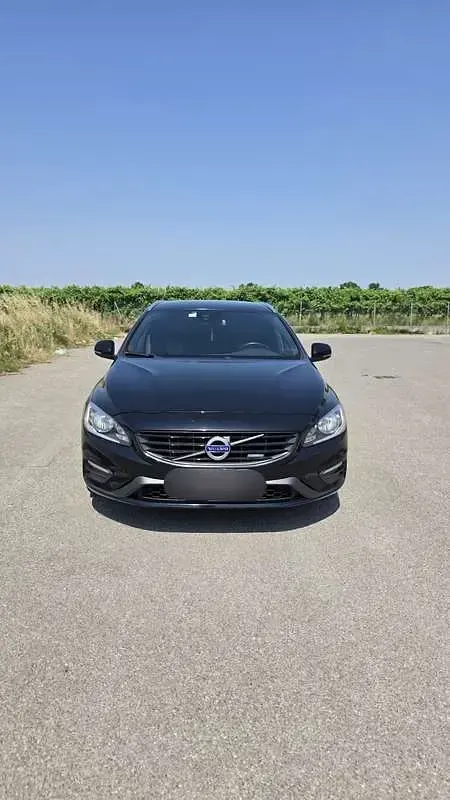 Usata Volvo V60 R-Design Momentum 136 CV (100 kW) 2015 Station wagon