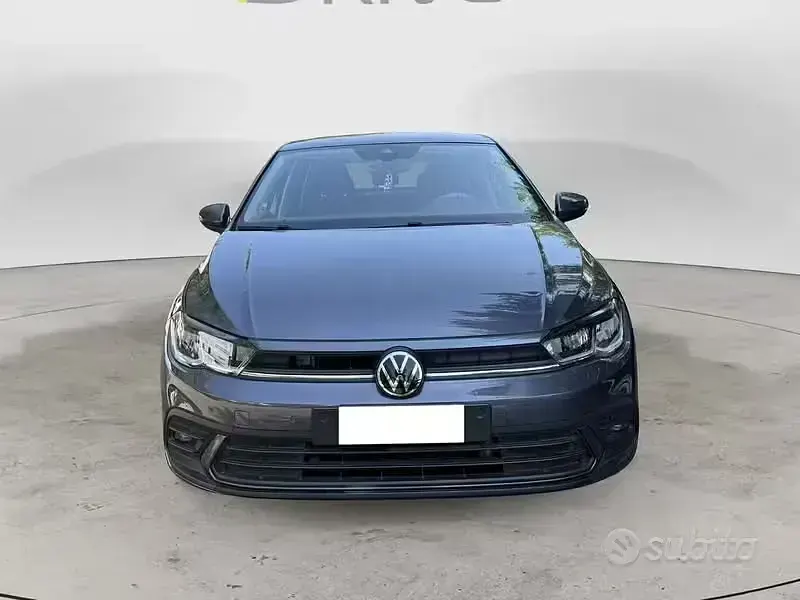 Usata VW Polo Life 95 CV (69 kW) 2023 Grigio Utilitaria