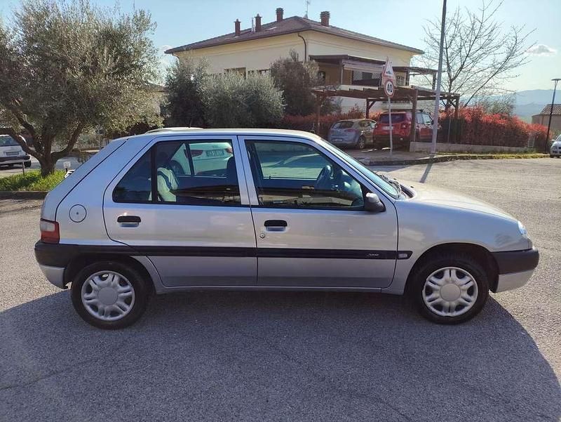 Usata Citroën Saxo 60 CV (44 kW) 2001 Argento Utilitaria