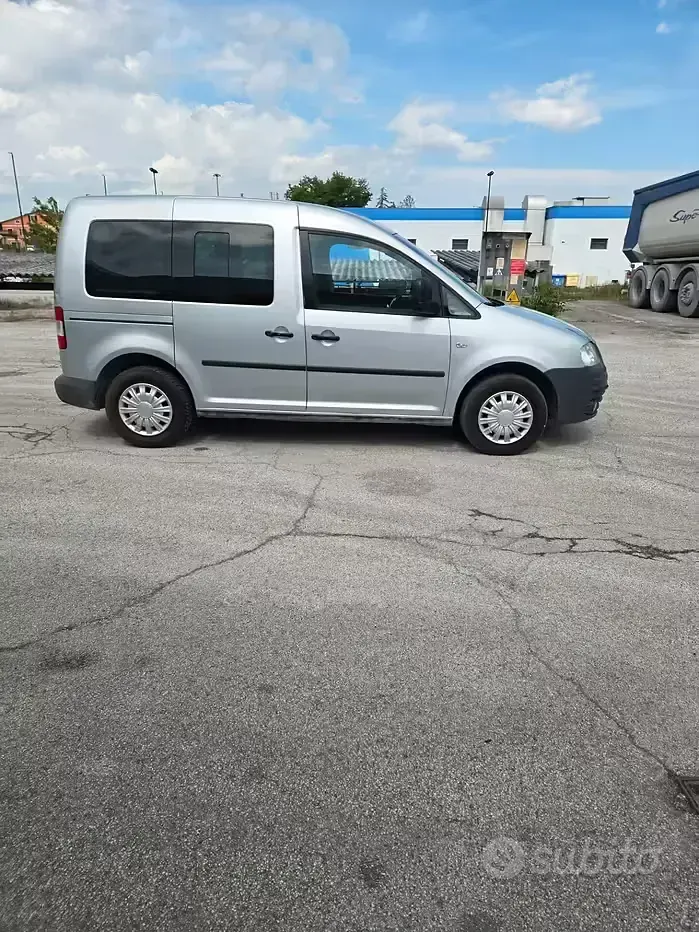 Usata VW Caddy Life 105 CV (77 kW) 2005 Grigio Monovolume