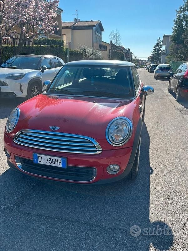 Usata Mini ONE 75 CV (55 kW) 2012 Rosso Utilitaria