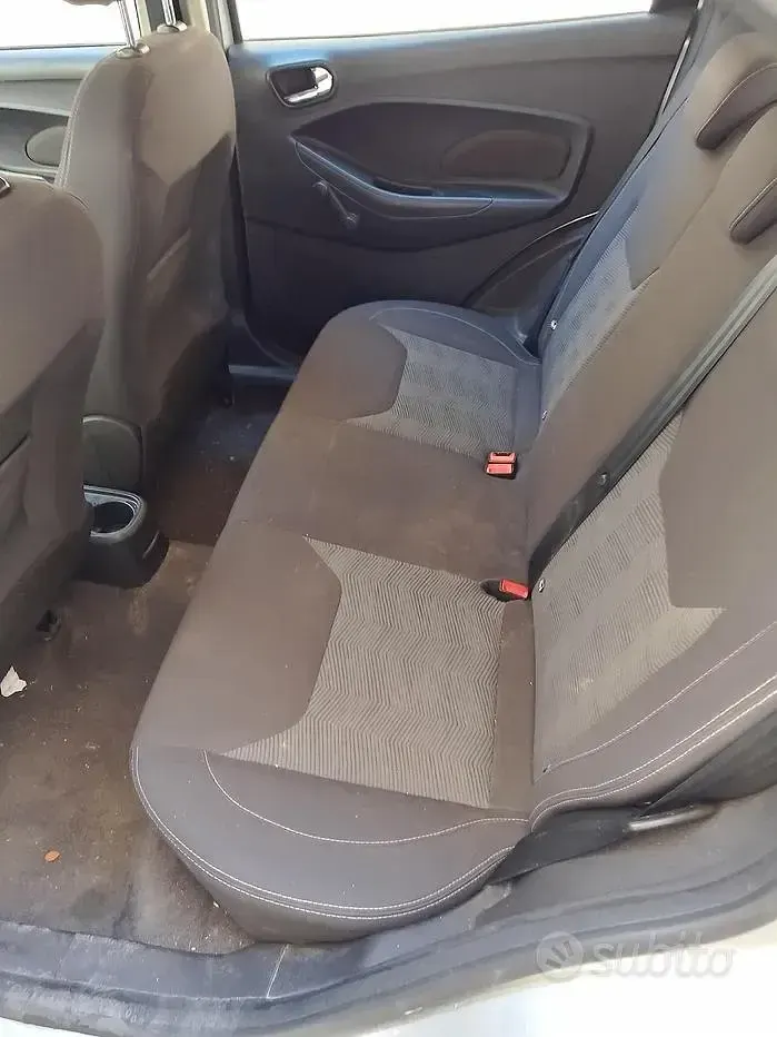 Usata Ford Ka 70 CV (51 kW) 2017 Grigio Berlina