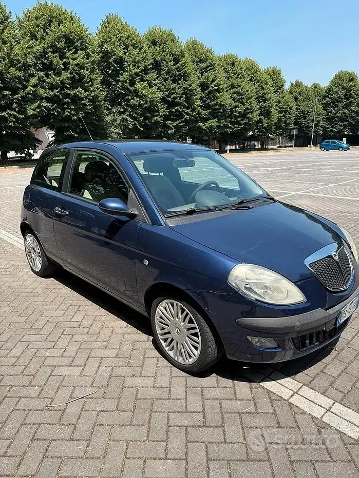 Usata Lancia Ypsilon 60 CV (44 kW) 2006 Bluazzurro Utilitaria