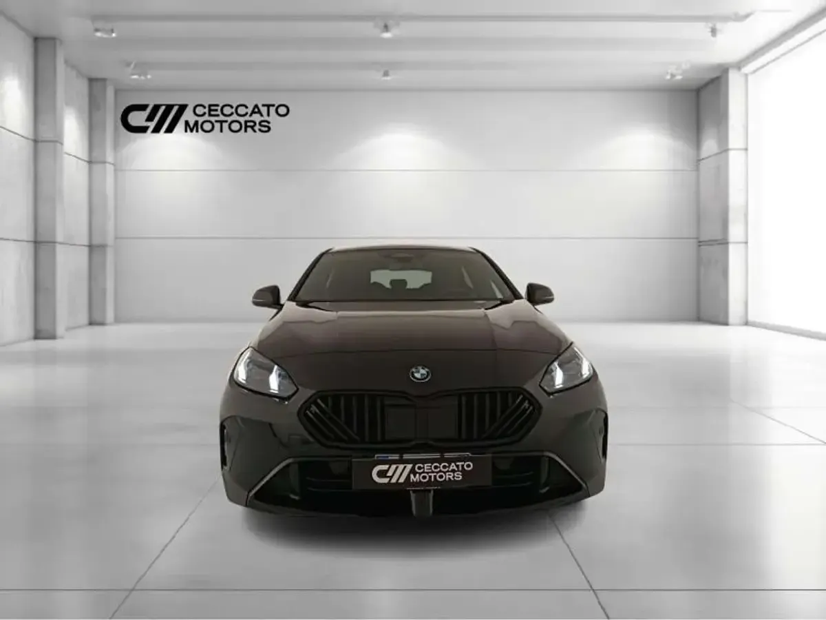 Usata BMW 118 M Sport 150 CV (110 kW) 2025 Black sapphire metallizzato Utilitaria