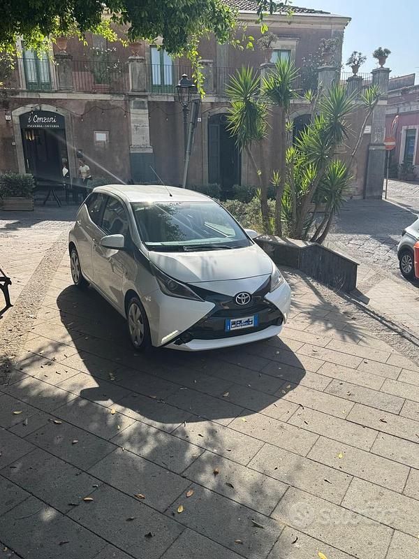 Usata Toyota Aygo X-play 69 CV (50 kW) 2015 Bianco Utilitaria