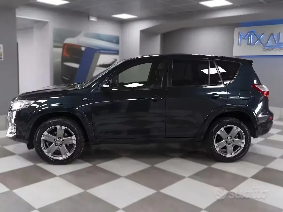 Usata Toyota RAV4 150 CV (110 kW) 2011 Bluazzurro SUV