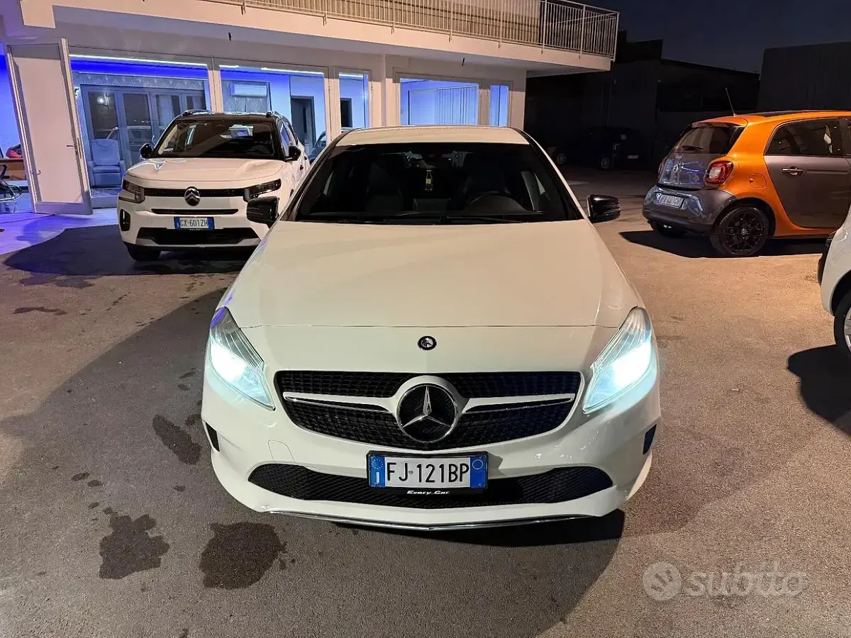 Usata Mercedes A160 102 CV (75 kW) 2017 Bianco Utilitaria