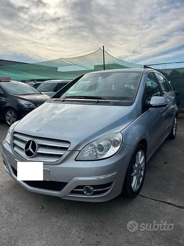 Usata Mercedes B200 Premium 140 CV (102 kW) 2011 Grigio Monovolume