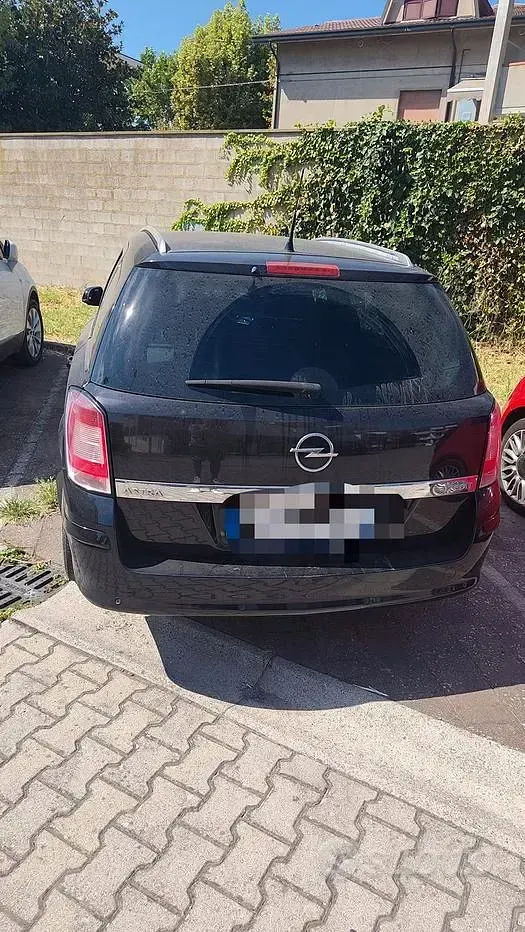 Usata Opel Astra 101 CV (74 kW) 2006 Nero Station wagon